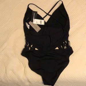 Kenneth Cole bathing suit. Size Medium. TUMMY TONER